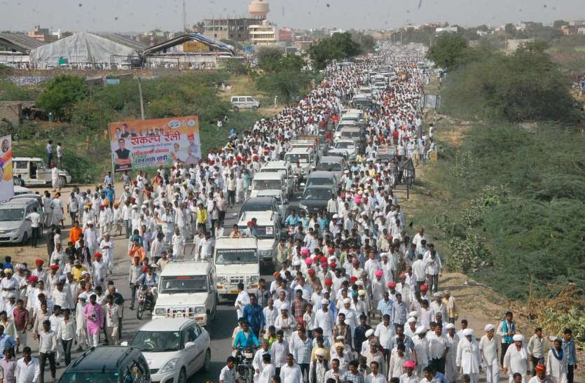 मुख्यमंत्री का झूठ बताने पचपदरा लाया हूं - गहलोत- मुख्यमंत्री का झूठ बताने पचपदरा लाया हूं - गहलोत-