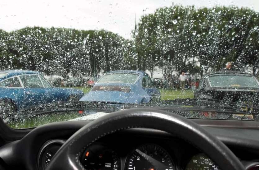 car in rain बारिश के मौसम में इस तरह रखें कार का ख्याल, न होगा एक्सीडेंट न खराब होगा इंजन