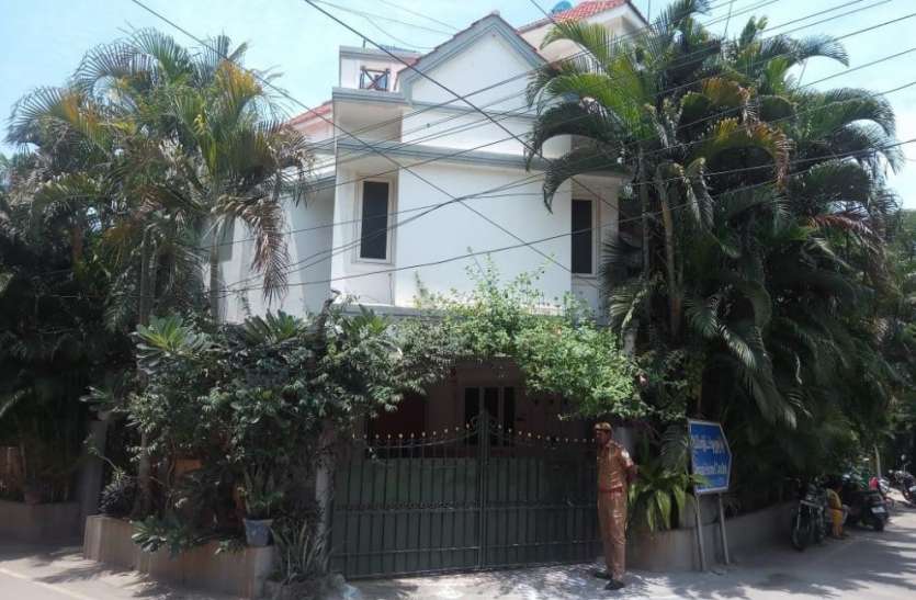 Gutkha scam: CBI raids residences of TN Minister, DGP यहां पड़े छापे.: तमिलनाडु के स्वास्थ्य मंत्री व पुलिस महानिदेशक के आवास पर सीबीआई छापे