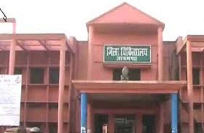 District Hospital यूपी के अस्पताल में एक घंटे में दो महिलाओं की मौत के बाद हंगामा