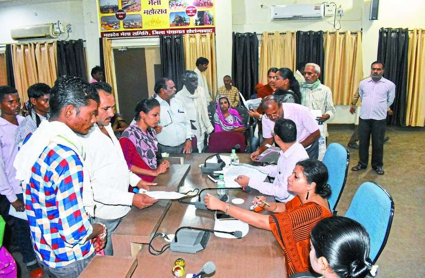 patrika खेत पर कब्जे की शिकायत, सड़क बनाने की रखी मांग