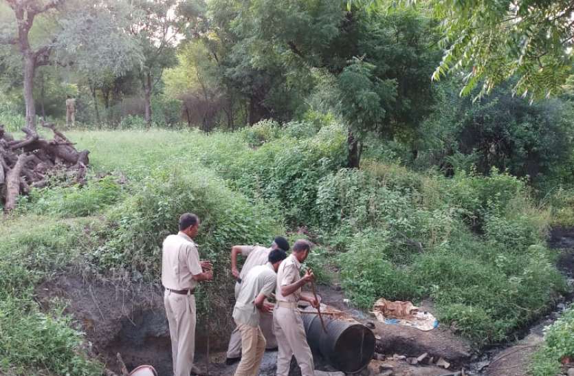 sp आबकारी पुलिस ने हथकड़ शराब के ठिकानों पर मारे छापे, मचा हड़कम्प