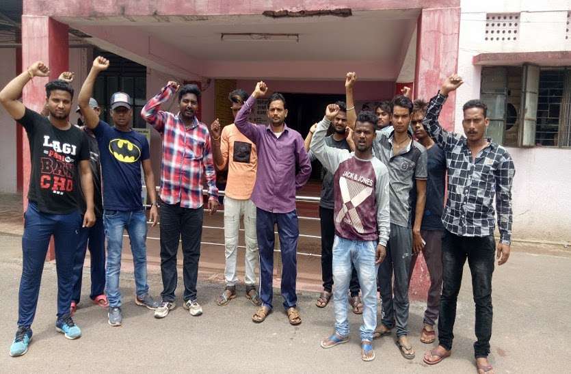 Bhilai corporation सामुदायिक भवन को लेकर दो पक्ष आपस में भिड़े, एक ने महापौर निवास घेरा, तो दूसरे पक्ष ने आयुक्त से की शिकायत