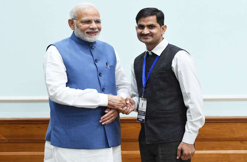 App Developer Imran Khan Met With Pm Narendra Modi इमरान ने फिर बढ़ाया अलवर का मान, प्रधानमंत्री ने कहा, और कितने एप बना रहे हो इमरान