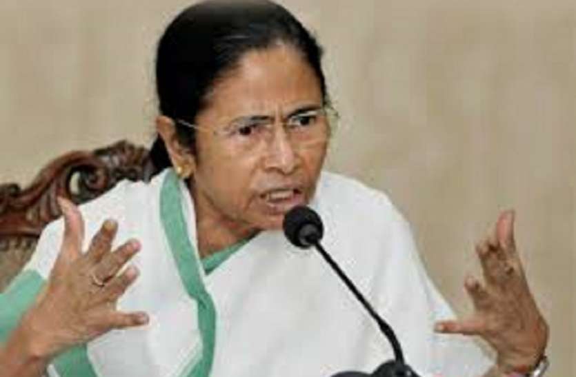 kolkata west bengal ममता ने हादसे का ठीकरा मेट्रो रेल पर फोड़ा