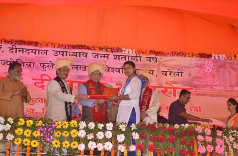 Ram Naik दीक्षांत समारोह में छात्राओं का जलवा, राज्यपाल बोले- यही हालत रहे तो लड़कों को पड़ेगी आरक्षण की जरूरत