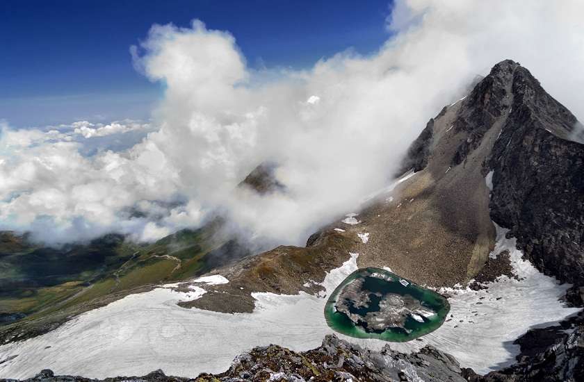 mystery of skeleton lake roopkund india