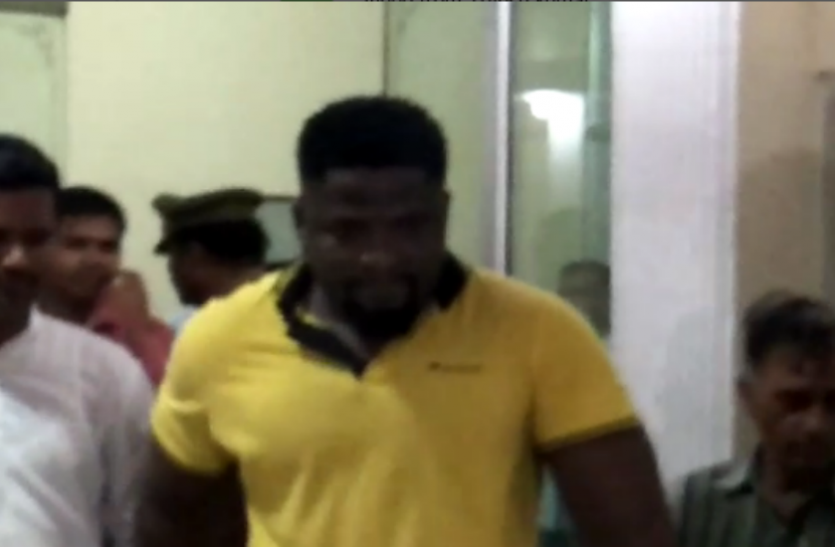 Nigerian cheater ऑनलाइन ठगी में शामिल शातिर नाइजीरियाई को गाजियाबाद पुलिस ने किया गिरफ्तार