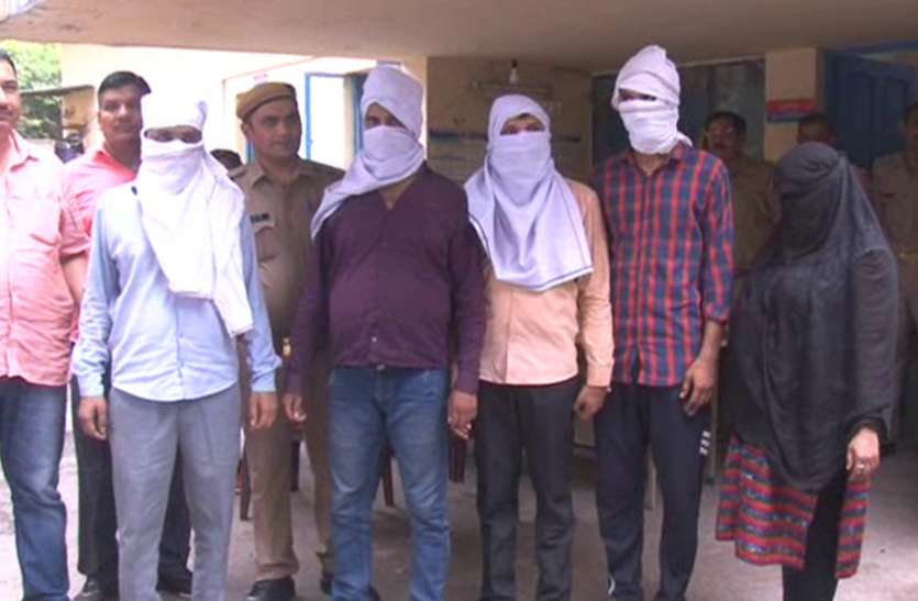 noida स्कूली छात्राओं से जिस्मफरोशी कराने वाले हाईप्रोफाइल गैंग का भंडाफोड़, वॉट्सऐप से होती थी बुकिंग