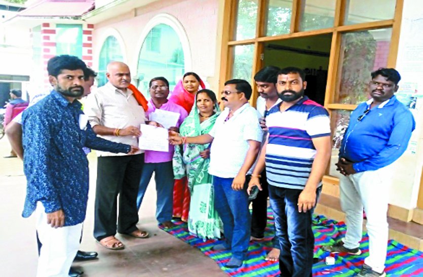 cg news दूषित पानी समेत वार्ड की समस्याओं को लेकर किया प्रदर्शन, आंदोलन की दी चेतावनी