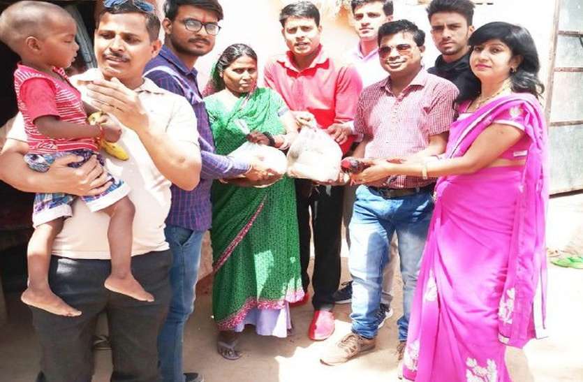 Teachers Day : This Lecturer Giving Free Education To Poor Girl Child इस व्याख्याता ने गरीब बेटियों को घर से लाकर उठाया उनकी पढ़ाई का जिम्मा, पहुंचाया ऊंचे मुकाम पर