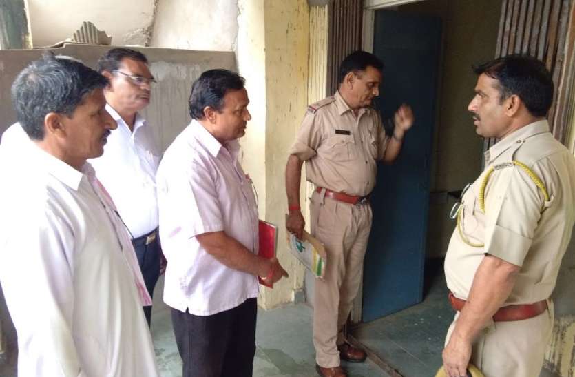 chori स्कूल व अस्पताल से लाखों का सामान चुराया