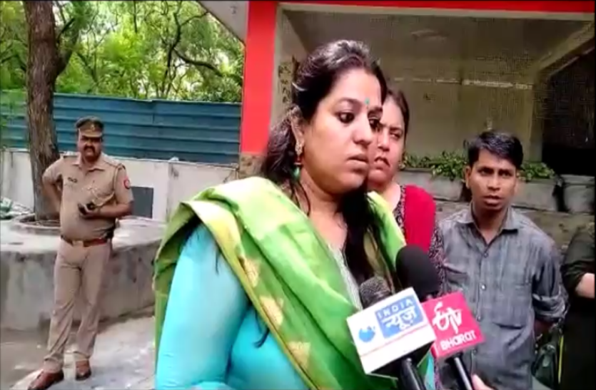 sushma singh राज्य महिला आयोग की उपाध्यक्ष सुषमा सिंह ने सांई बाल कुटीर अनाथालय में मारा छापा, देखें वीडियो