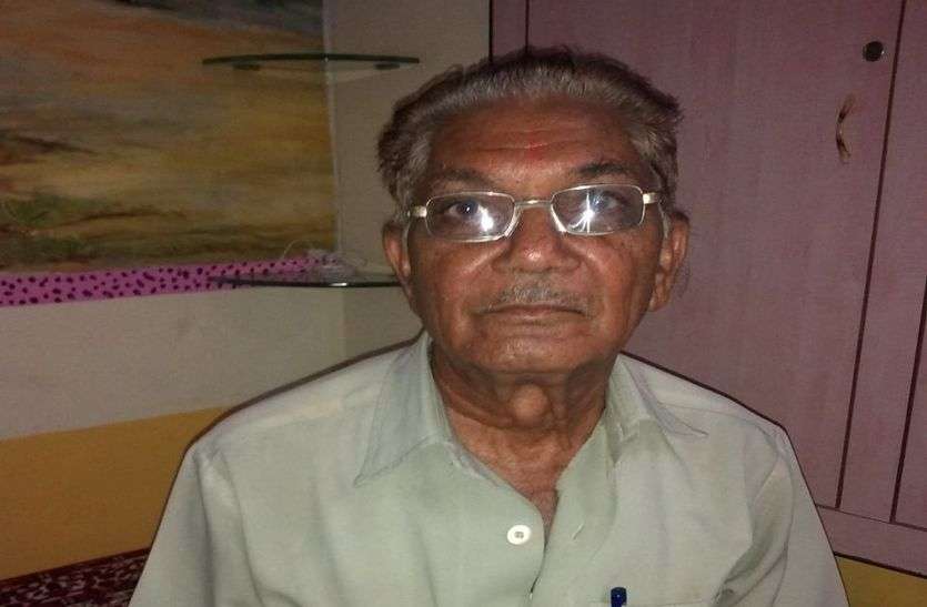 Retiring teacher talents are doing help in pali सेवानिवृत्ति के 17 साल बाद भी गुड़ा एंदला के एक शिक्षक का ऐसा जुनून