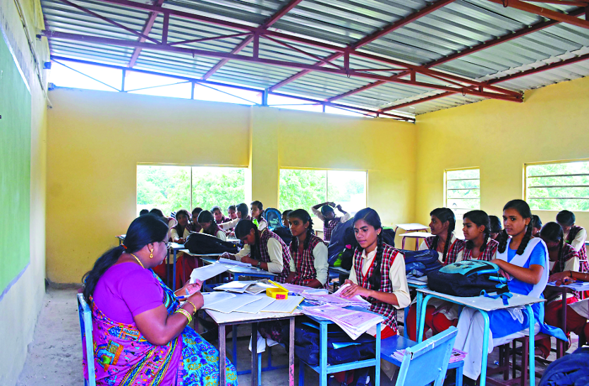 teachers Teachers Day: शिक्षकों ने पेश की नई मिसाल, छात्रों के लिए अपनी तन्खा से किया ऐसा काम कि हर कोई रह गया हैरान