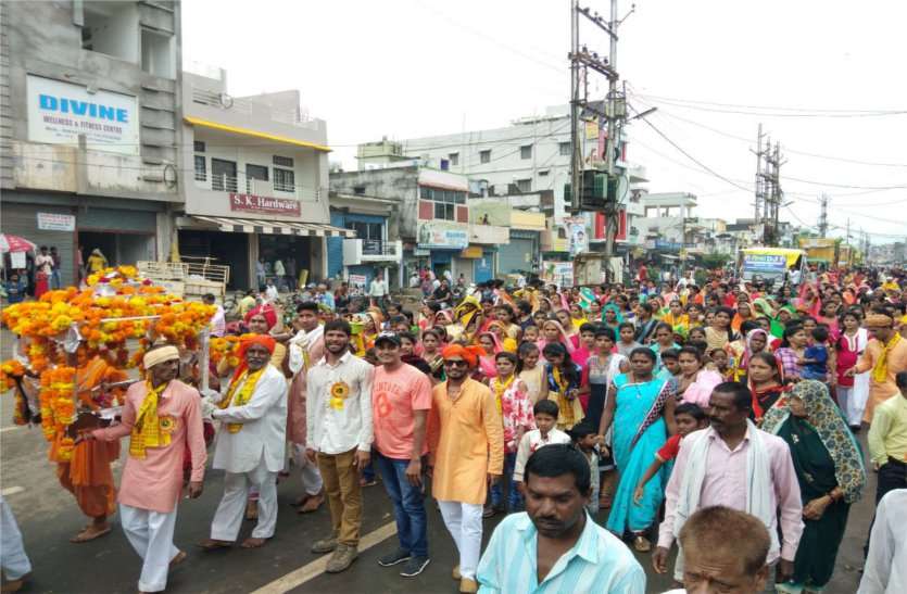 Srikrishna Janmashtami celebration पालकी में विराजमान भगवान के किए दर्शन, आकर्षक झांकियों ने मोहा मन