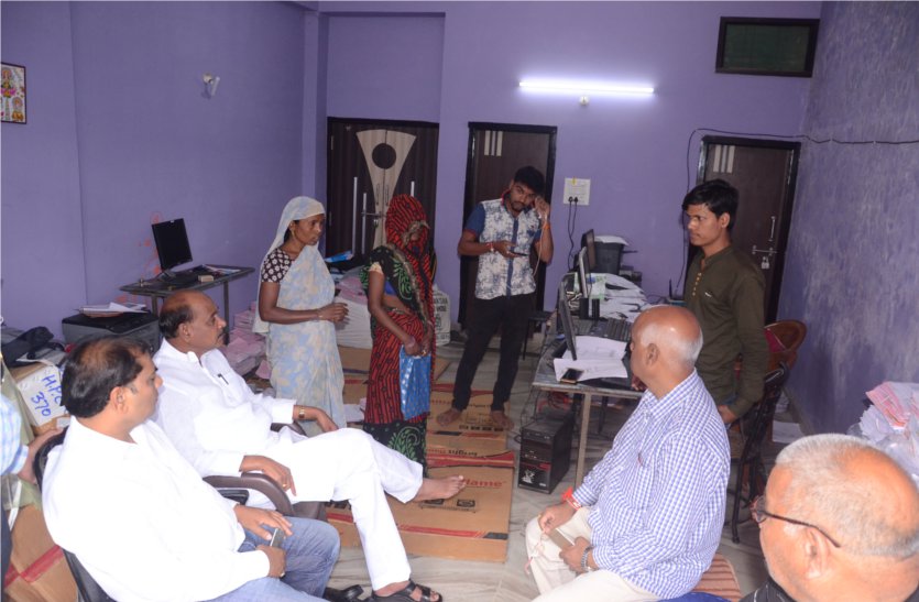 Ujjwala yojna यहां उज्ज्वला योजना में हितग्राहियों से लाइटर के नाम पर ले रहे रुपए