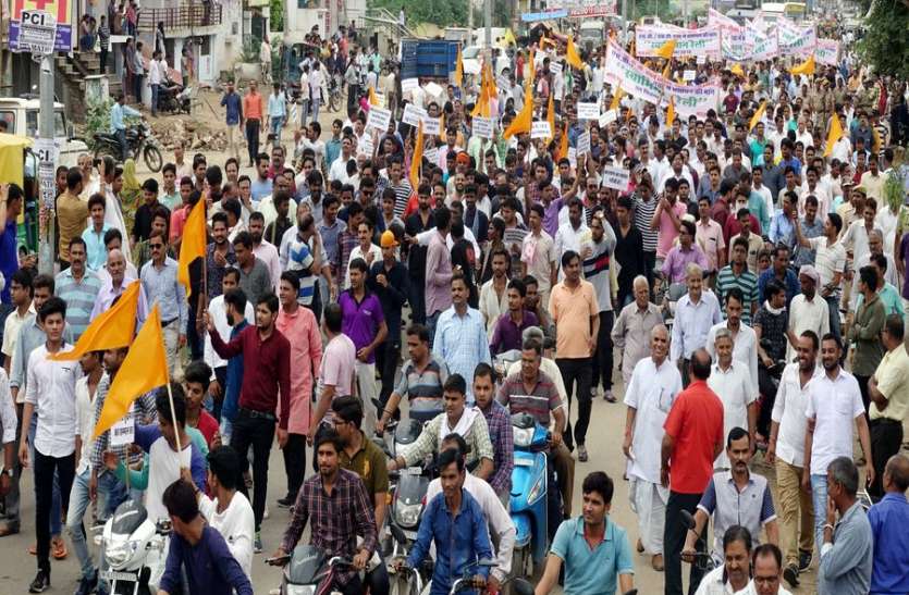दौसा में स्वैच्छिक बंद रहे बाजार, शहरों से गांवों तक सन्नाटा दौसा में स्वैच्छिक बंद रहे बाजार, शहरों से गांवों तक सन्नाटा