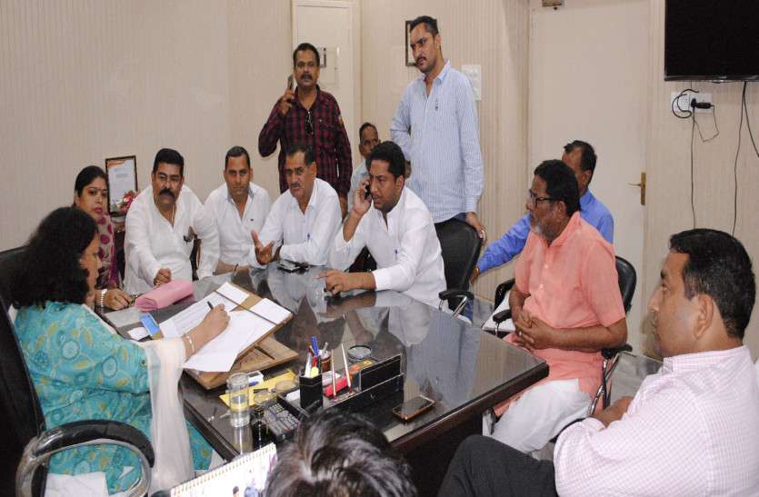 municipal पार्षदों ने सभापति के खिलाफ खोला मोर्चा