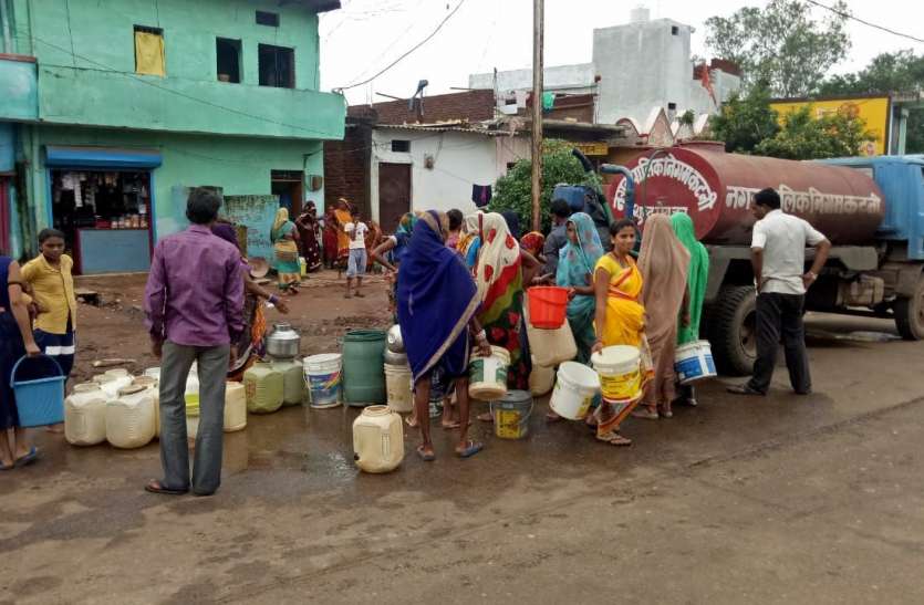 Municipal Corporation बारिश में भी कम नहीं हुई समस्या, महाराष्ट्र के लातूर से भी गंभीर हो गई है कटनी जिले के चौधरी मोहल्ले की परेशानी