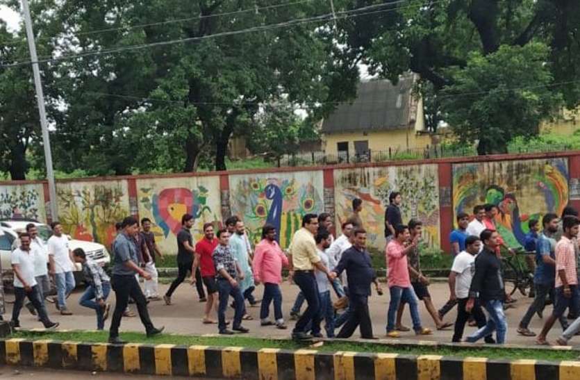 The broad impact of the shutdown in the road, the heavy police force सड़को में दिखा बंद का व्यापक असर, तैनात रहा भारी पुलिस बल