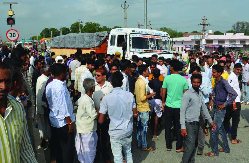 Rajsamand,Rajsamand Hindi news,Rajsamand local news,latest hindi news,rajsamand latest news rajsamand,Latest News rajsamand, ट्रेलर ने बाइक सवार रामदेवरा जातरू को कुचला : सौ फीट तक घसीटा बाइक सवार