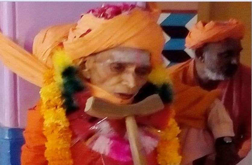 Sant Rawat Bharti Ummedabad Jalore गोल मठाधीश के अंतिम दर्शन के लिए उमड़ा श्रद्धालुओं का सैलाब