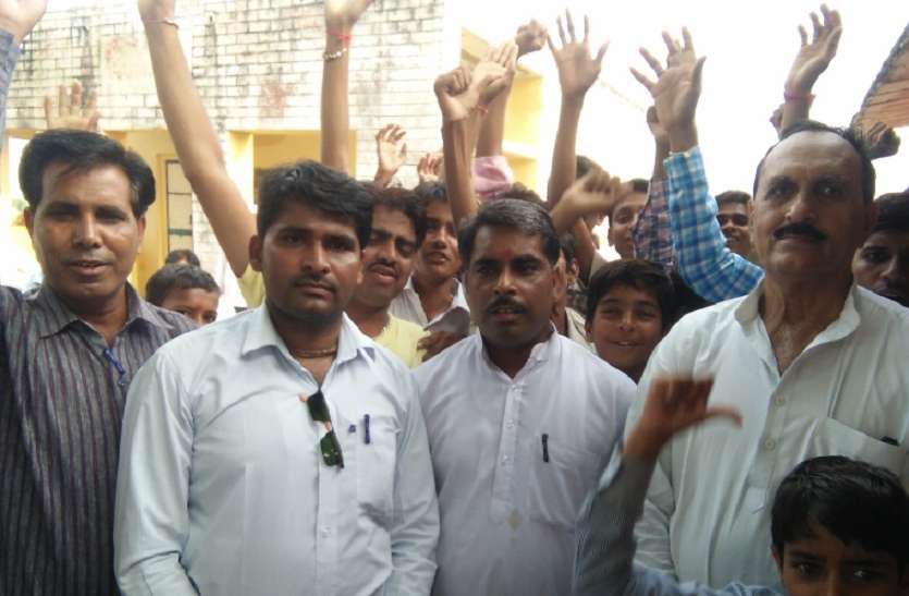 बैठक का आयोजन किया गया आरपार की लड़ाई का निर्णय