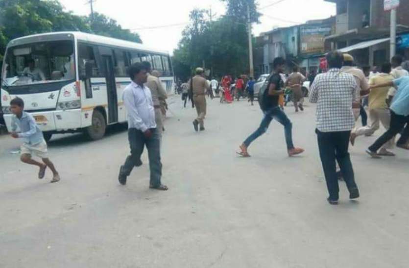 Bharat Bandh Live Bharat Bandh Live: सवर्णों की हूंकार से फैली दहशत, पथराव, लाठीचार्ज, रोकी ट्रेन, देखें वीडियो