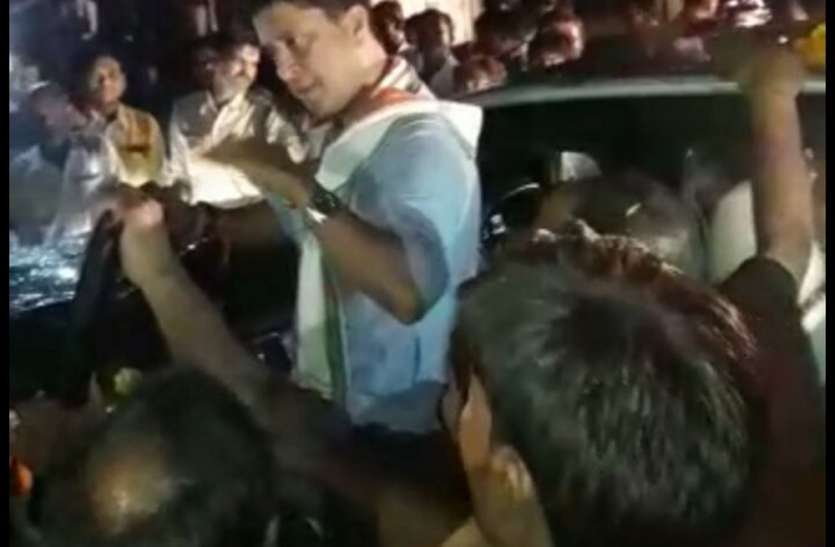 Slogans against pawai mla in front of sindhia सिंधिया के सामने लगे, पवई विधायक मुर्दाबाद के नारे