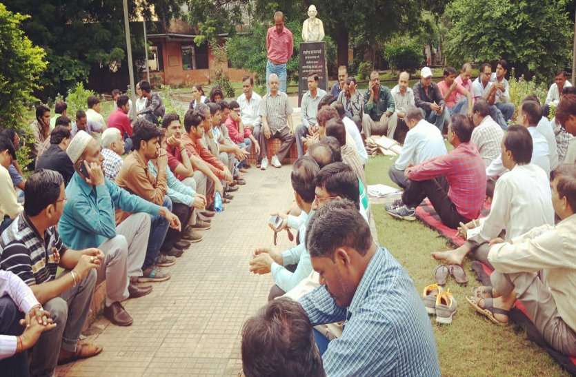 employees protest rally against pending demands आर पार की लड़ाई को तैयार मंत्रालयिक कर्मचारियों ने सरकार को दी चेतावनी...विशाल रैली निकाली,किया प्रदर्शन