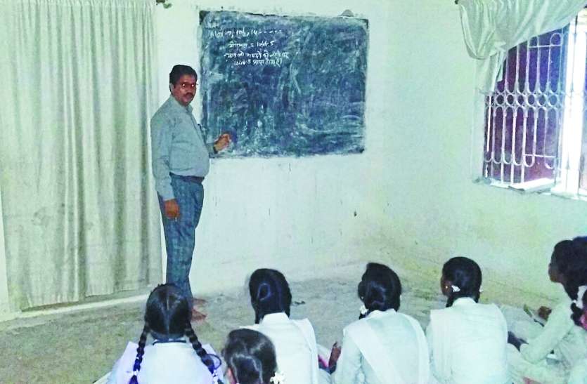 patrika इस शिक्षक ने सम्मान की जगह श्रम केा दिया महत्व, सतनाम शिक्षा केंद्र खोलकर दे रहे विद्यार्थियों को नि:शुल्क विद्या दान