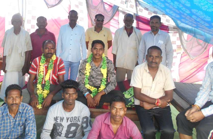 Continuous fast running for months, tribal farmers do not get justice महीनों से चल रहा क्रमिक अनशन, आदिवासी किसानों को नहीं मिल रहा न्याय