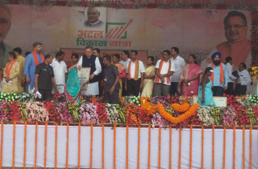 jashpur raman singh जशपुर पहुंचे सीएम, की ये महत्वपूर्ण घोषणाएं और कुछ इस तरह किया जशपुर की तारीफ़