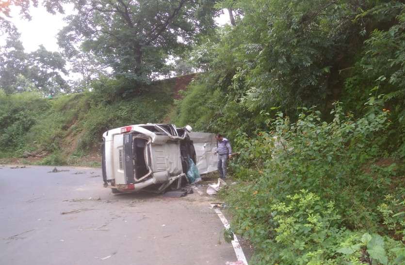Safari accident Breaking News : सड़क हादसे में कांग्रेस के ब्लॉक अध्यक्ष की दर्दनाक मौत, पत्नी समेत 2 घायल