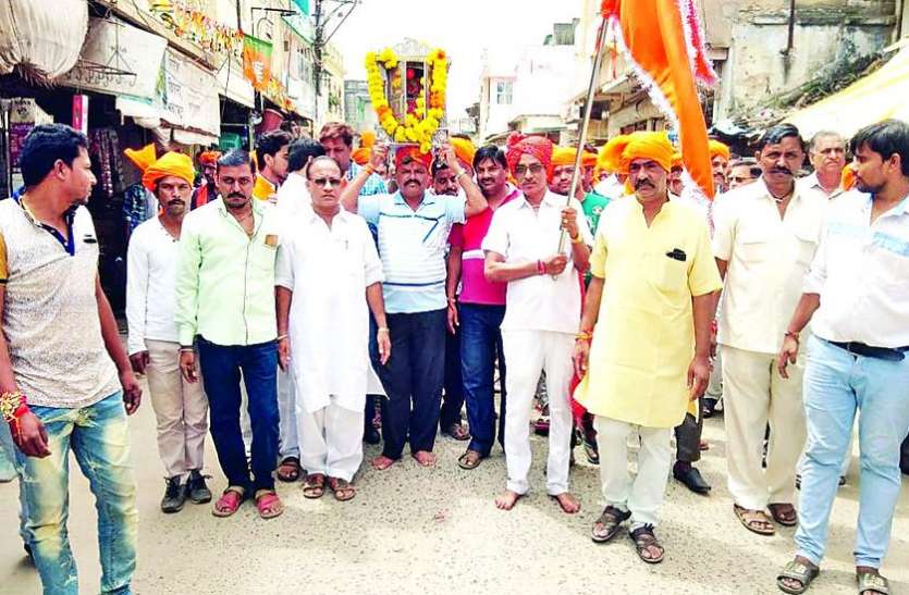alirajpur yatra आलीराजपुर से श्री चारभुजा पैदल यात्रा रवाना