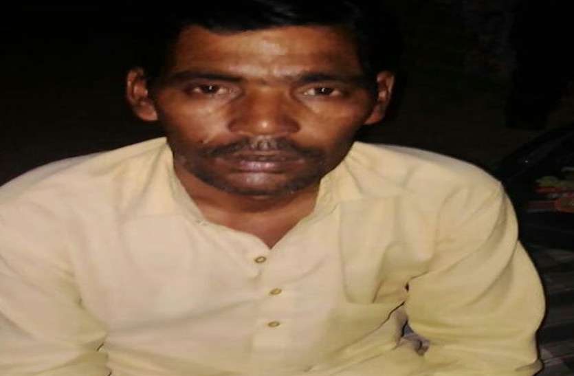 ATM पिस्तौल तानी, स्प्रे छिड़का और की एटीएम लूटने की कोशिश