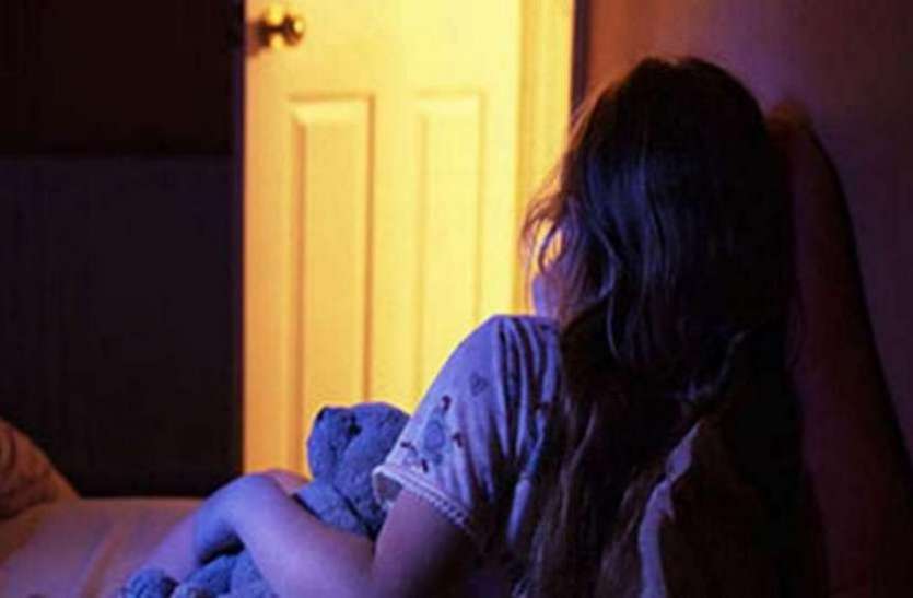 rape पिता करता था रोज दुष्कर्म, फिर एक दिन मां ने अपनी बेटी से साथ बनाया ऐसा प्लान, अब हुआ बड़ा खुलासा
