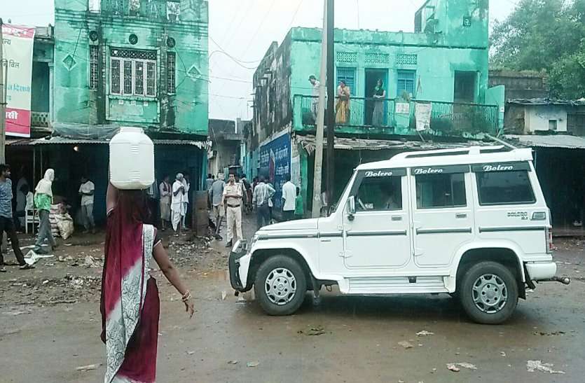 fight between sawarn and dalit in shivpuri बड़ी खबर : सवर्णों की रैली पर जाटवों ने बरसाए पत्थर,हालत काबू से बाहर,मची भगदड़, See video