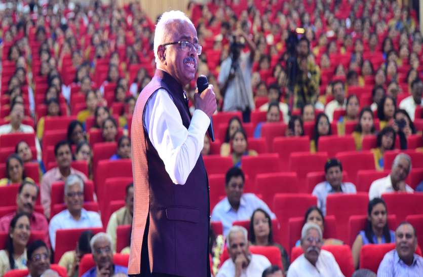 jaipur थायरोकेयर के एमडी डॉ.ए वेलुमणि ने स्टूडेंट को दिए सक्सेज मंत्र