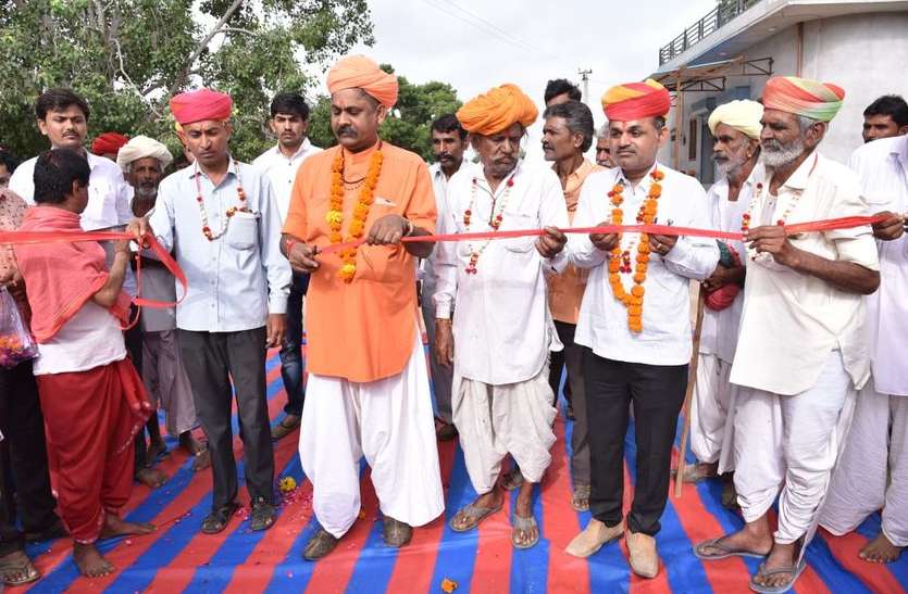 jalore#bhinmal चांदरा माता मंदिर के प्रवेश द्वार का महंत ने किया लोकार्पण