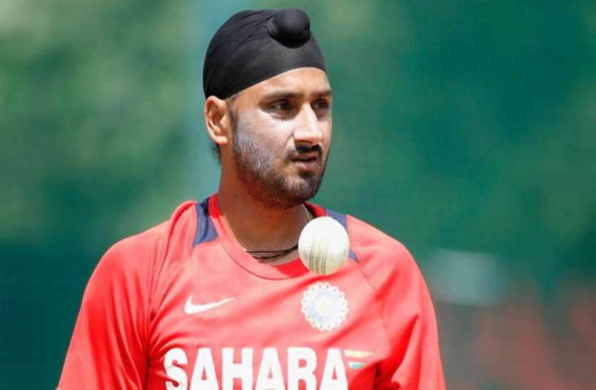 harbhajan singh हरभजन सिंह ने चयनकर्ताओं के खिलाफ खोला मोर्चा, एशिया कप के लिए चुनी गई टीम से नहीं हैं खुश