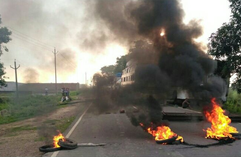 bharat bandh एससी/एसटी ऐक्ट के विरोध में सवर्णों के बंद का बिहार में दिखाई दिया व्यापक असर