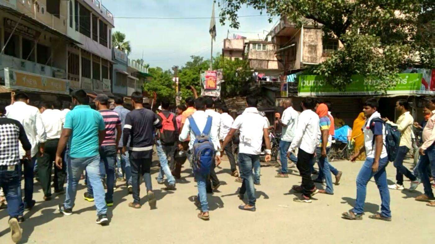 एससी-एसटी कानून के विरोध में योगी के गढ़ में जोरदार प्रदर्शन