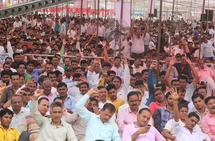 private school निजी स्कूलों का महाकुंभ, बड़ी संख्या में इकट्ठे हो किया शक्ति प्रदर्शन