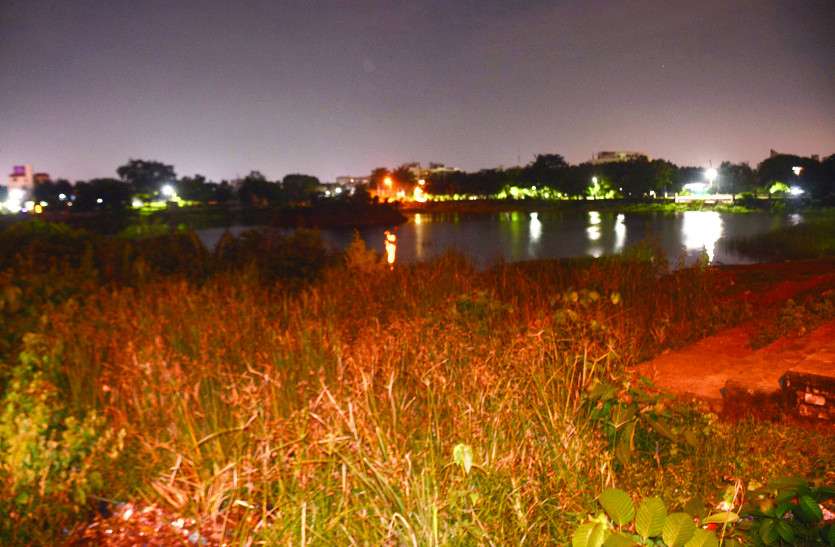talab nistari बारिश में सड़कें हुई लबालब, तालाब फिर भी खाली, करोड़ों खर्च करने के बाद भी नही बनी निस्तारी की सुविधा