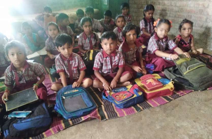 patrika जर्जरित भवन से 33 विद्यार्थियों की जिंगदी पर जोखिम