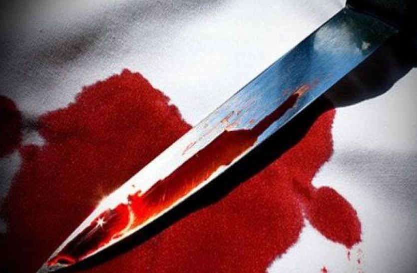 The dealer strikes with a knife in bhilwara बाइक पर आए हमलावरों ने घर लौट रहे व्यापारी पर किया चाकू से हमला, क्षेत्र में फैली सनसनी