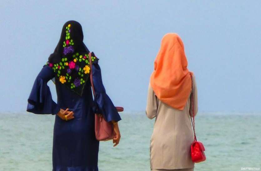 Malaysia prime Minister Mahathir Bin Mohamad slams caning of couple मलेशिया: समलैंगिक जोड़े पर बेत बरसाने की सजा पर बोले पीएम, हुई इस्लाम की बदनामी