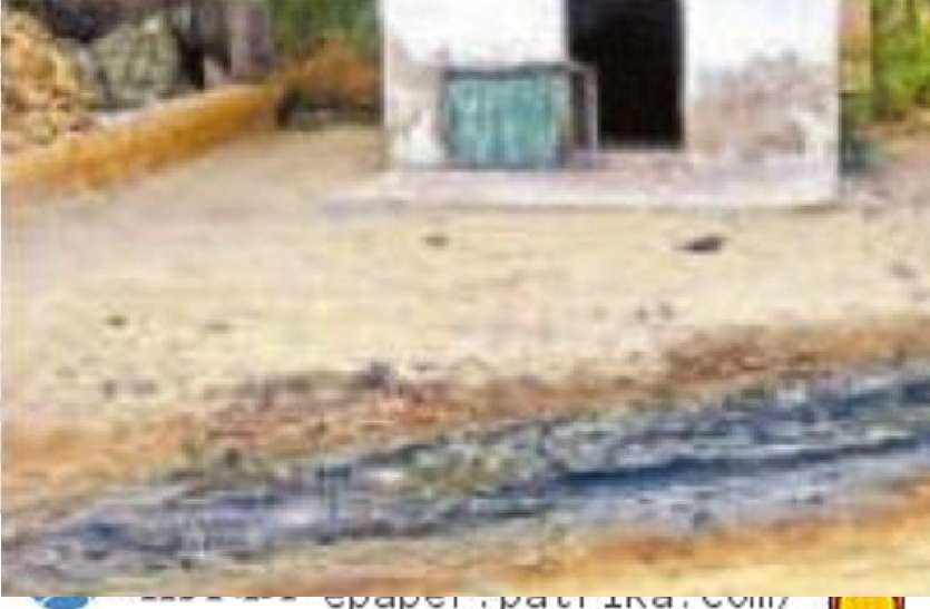 jaisalmer नाली के अभाव में जमा हो रहा कीचड़